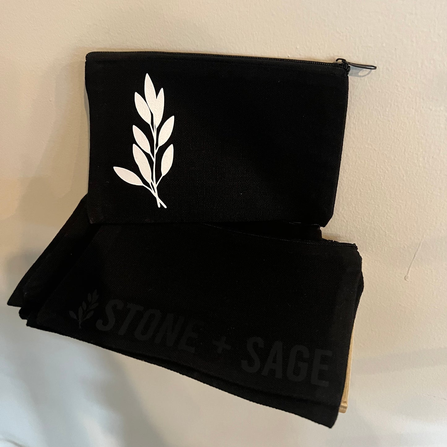 BLACK POUCH